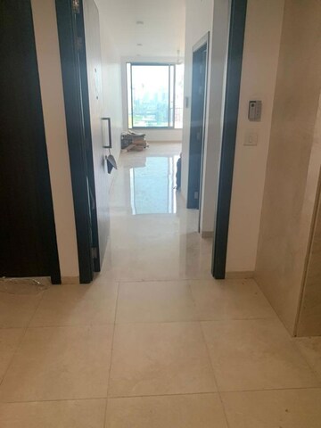 Room in 3.5 BHK Apartment at Oberoi Sky City, Borivali East – for Rent