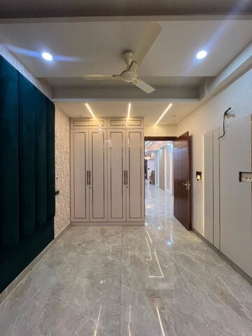Building Lobby in 5 BHK Builder Floor at Indrapuram – for Sale