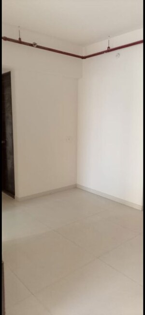 Room in 1 BHK Apartment at Gauri Excellency, Kandivali West – for Rent