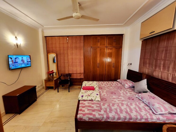 Bedroom, panchsheel enclave 3 Bedroom 265 Sq.Yd. Apartment In Panchsheel Enclave Delhi 9910840