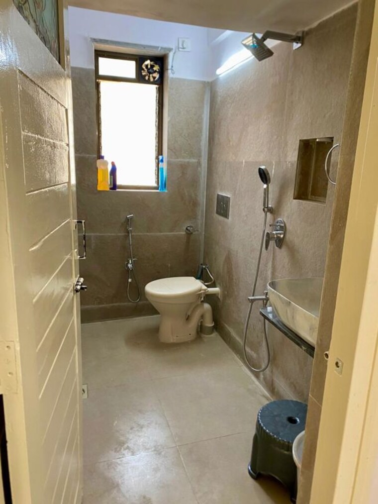 Bathroom, karachi-citizens-chs 2 Bedroom 1100 Sq.Ft. Apartment In Juhu Mumbai 9910854