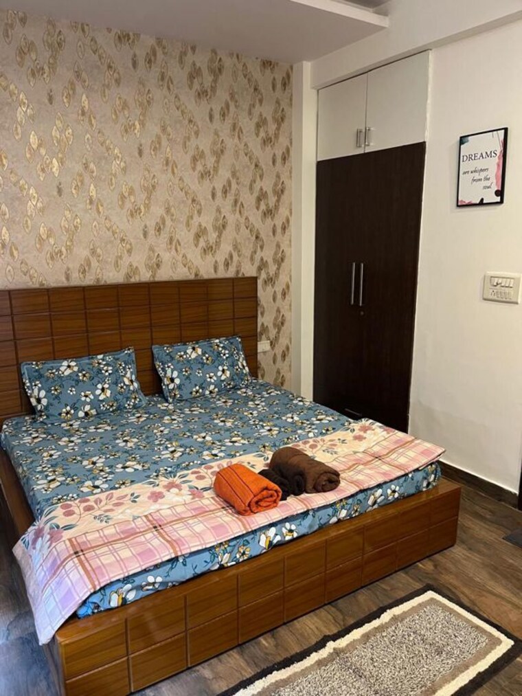Bedroom, sector 57 3 Bedroom 2466 Sq.Ft. Builder Floor In Sector 57 Gurgaon 9910866