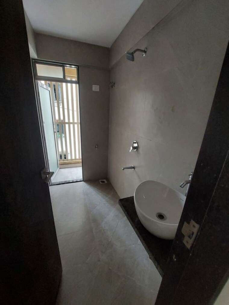 Bathroom, naupada 1 Bedroom 470 Sq.Ft. Apartment In Naupada Thane 9910870