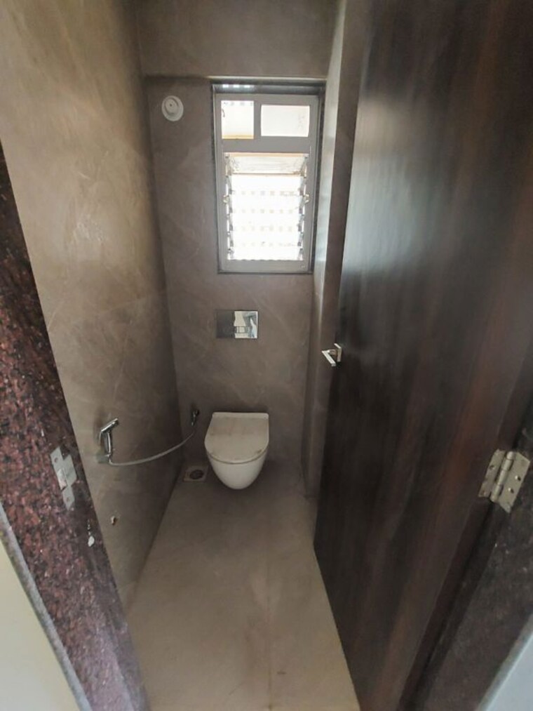 Bathroom, naupada 1 Bedroom 470 Sq.Ft. Apartment In Naupada Thane 9910874