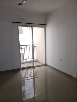 Room in 2 BHK Apartment at DB Orchid Ozone, Dahisar East – for Rent