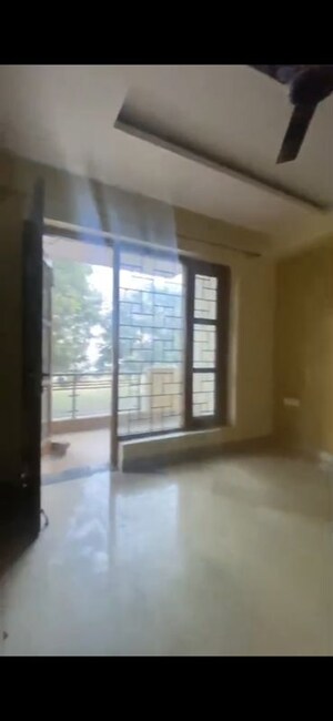 Room in 3 BHK Builder Floor at Parklands, Sector 85 – for Rent