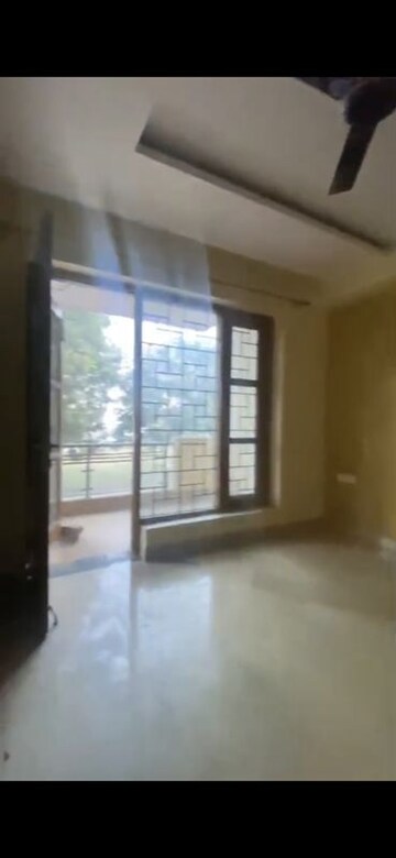 Room in 3 BHK Builder Floor at Parklands, Sector 85 – for Rent