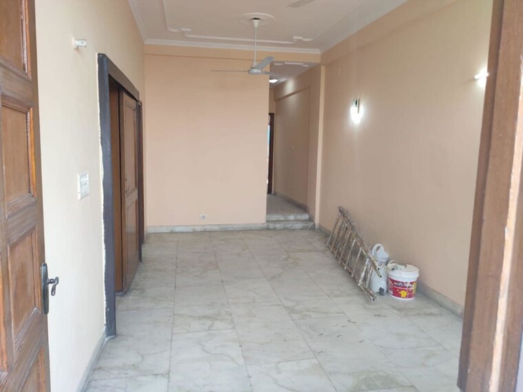 Room, east of kailash 2 Bedroom 145 Sq.Yd. Apartment In East Of Kailash Delhi 9910900