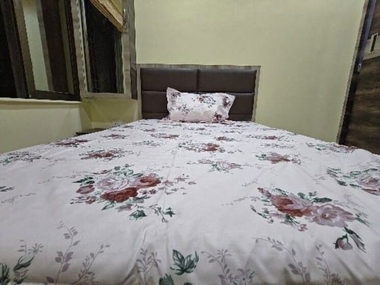 Bedroom, malad east Pg For Boys & Girls In Malad East 9910742