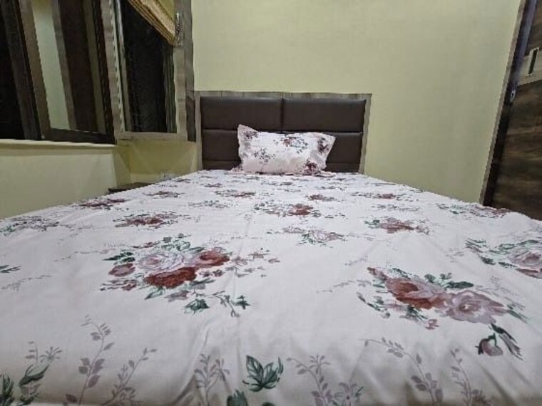 Bedroom, malad east Pg For Boys & Girls In Malad East 9910742