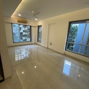 Room in 3 BHK Apartment at Bandra West – for Sale