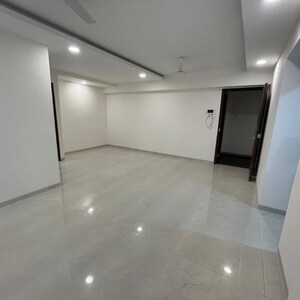 Room in 3 BHK Apartment at Bandra West – for Sale