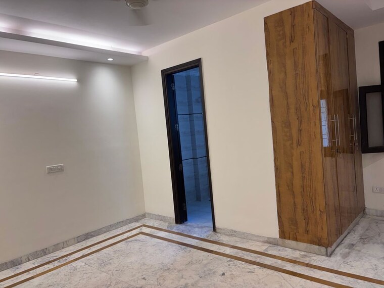 Room, malviya nagar 2 Bedroom 125 Sq.Yd. Builder Floor In Malviya Nagar Delhi 9910923