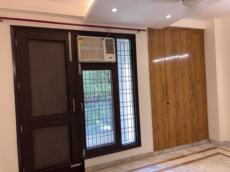 Room, malviya nagar 2 Bedroom 125 Sq.Yd. Builder Floor In Malviya Nagar Delhi 9910923