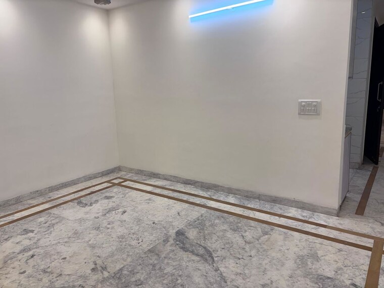 Room, malviya nagar 2 Bedroom 125 Sq.Yd. Builder Floor In Malviya Nagar Delhi 9910923