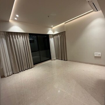 Room in 3 BHK Apartment at Wild Teasel Apartment, Linking Road – for Sale