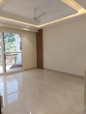 Room in 3 BHK Builder Floor at Ardee City, Sector 52 – for Rent