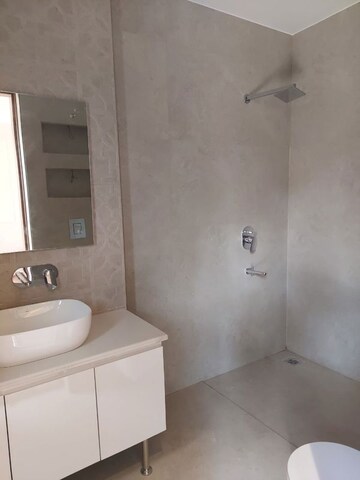 Bathroom in 3 BHK Builder Floor at Ardee City, Sector 52 – for Rent