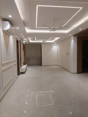 Room in 3 BHK Builder Floor at Ardee City, Sector 52 – for Rent