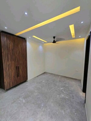 Room in 2 BHK Apartment at Chattarpur – for Rent