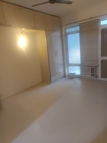 Room in 3.5 BHK Builder Floor at Sushant Lok 2, Sector 57 – for Rent