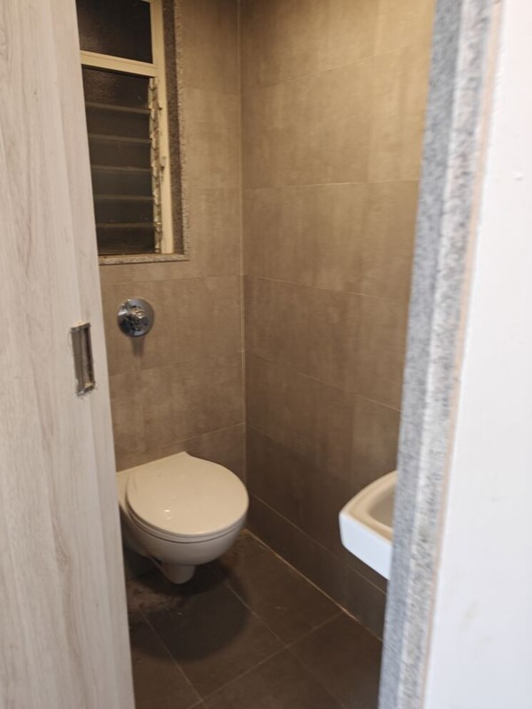 Bathroom, group-satellite-aarambh 1 Bedroom 280 Sq.Ft. Apartment In Malad East Mumbai 9910940