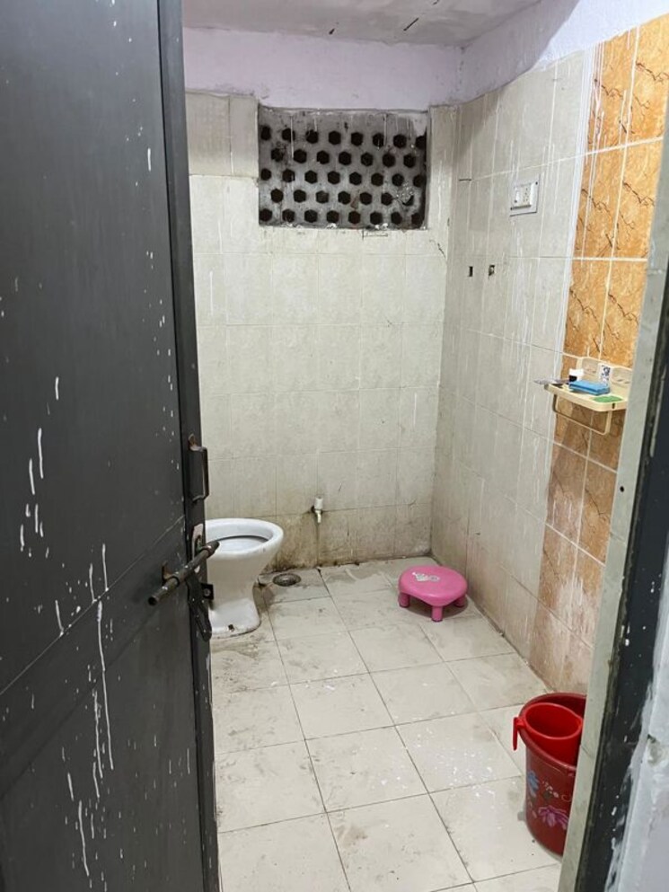 Bathroom, sulabh-awas 2 Bedroom 643 Sq.Ft. Apartment In Gomti Nagar Lucknow 9910960