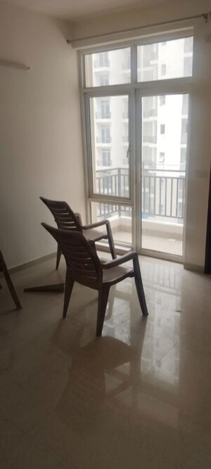 Staircase in 3 BHK Apartment at Omaxe R2, Gomti Nagar – for Rent