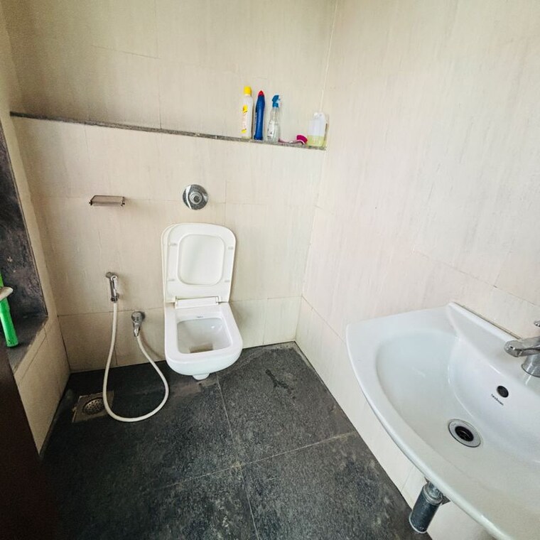 Bathroom, runwal-r-square Commercial Office Space 665 Sq.Ft. In Vardhman Nagar Mumbai 9911000