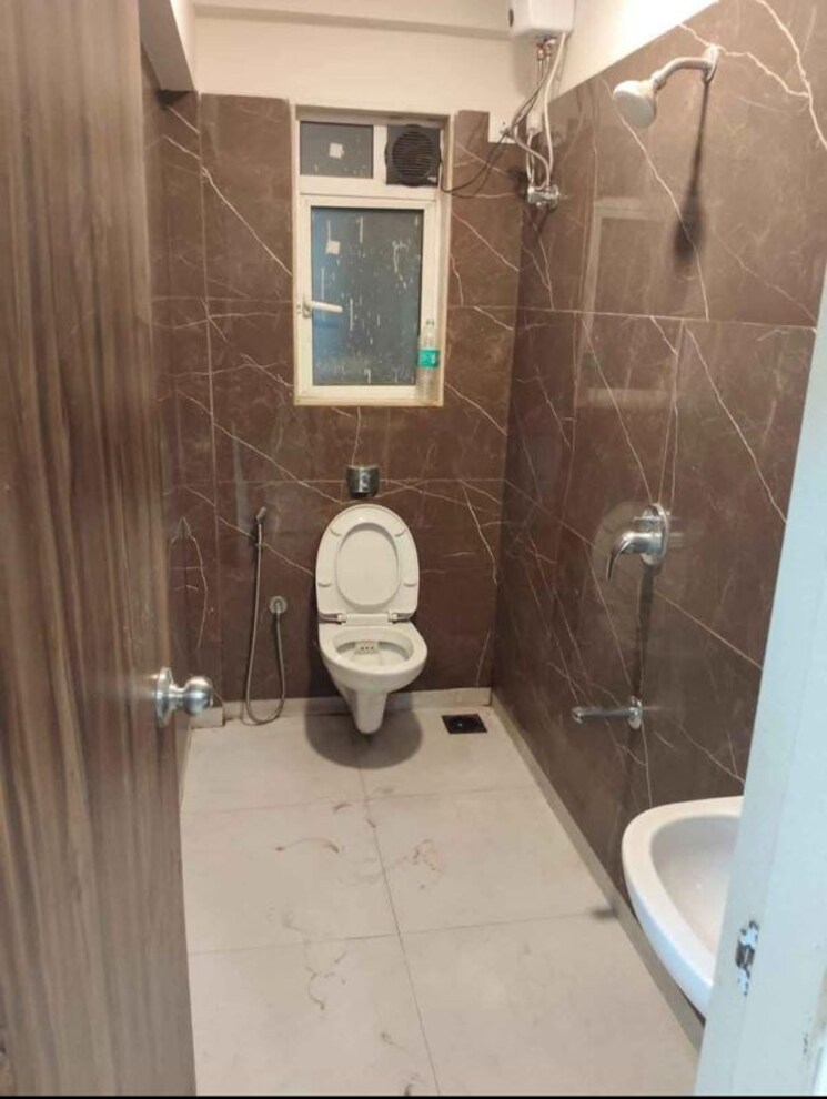 Bathroom, arjun-chs-vasant-vihar 3 Bedroom 1350 Sq.Ft. Apartment In Vasant Vihar Thane 9911006
