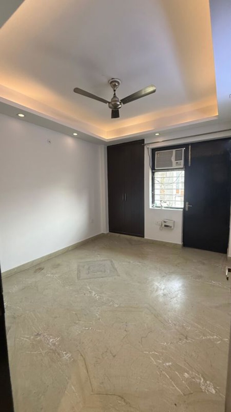 Room, green fields colony 4 Bedroom 2500 Sq.Ft. Builder Floor In Green Fields Colony Faridabad 9910435