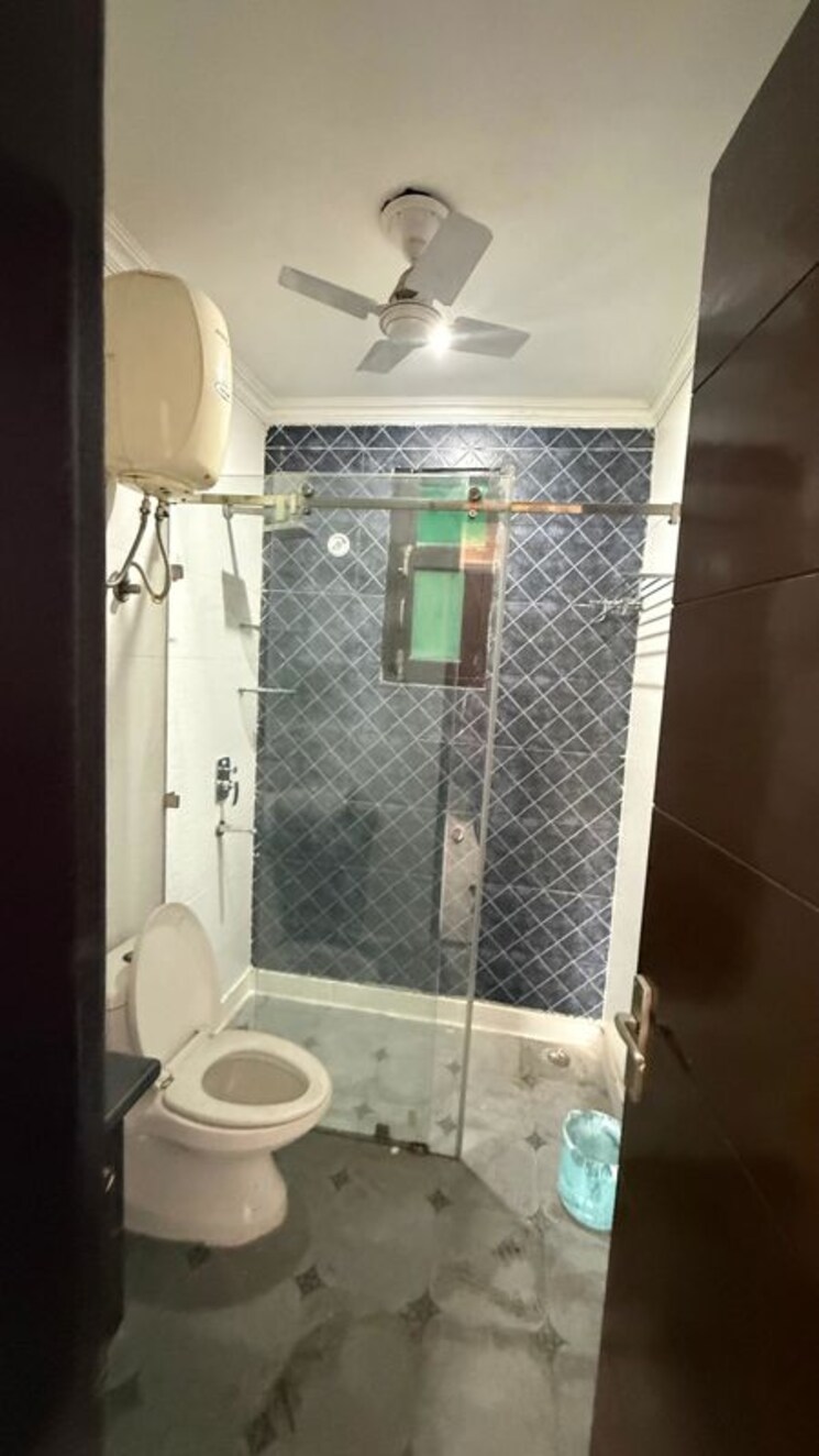 Bathroom, green fields colony 4 Bedroom 2500 Sq.Ft. Builder Floor In Green Fields Colony Faridabad 9910435