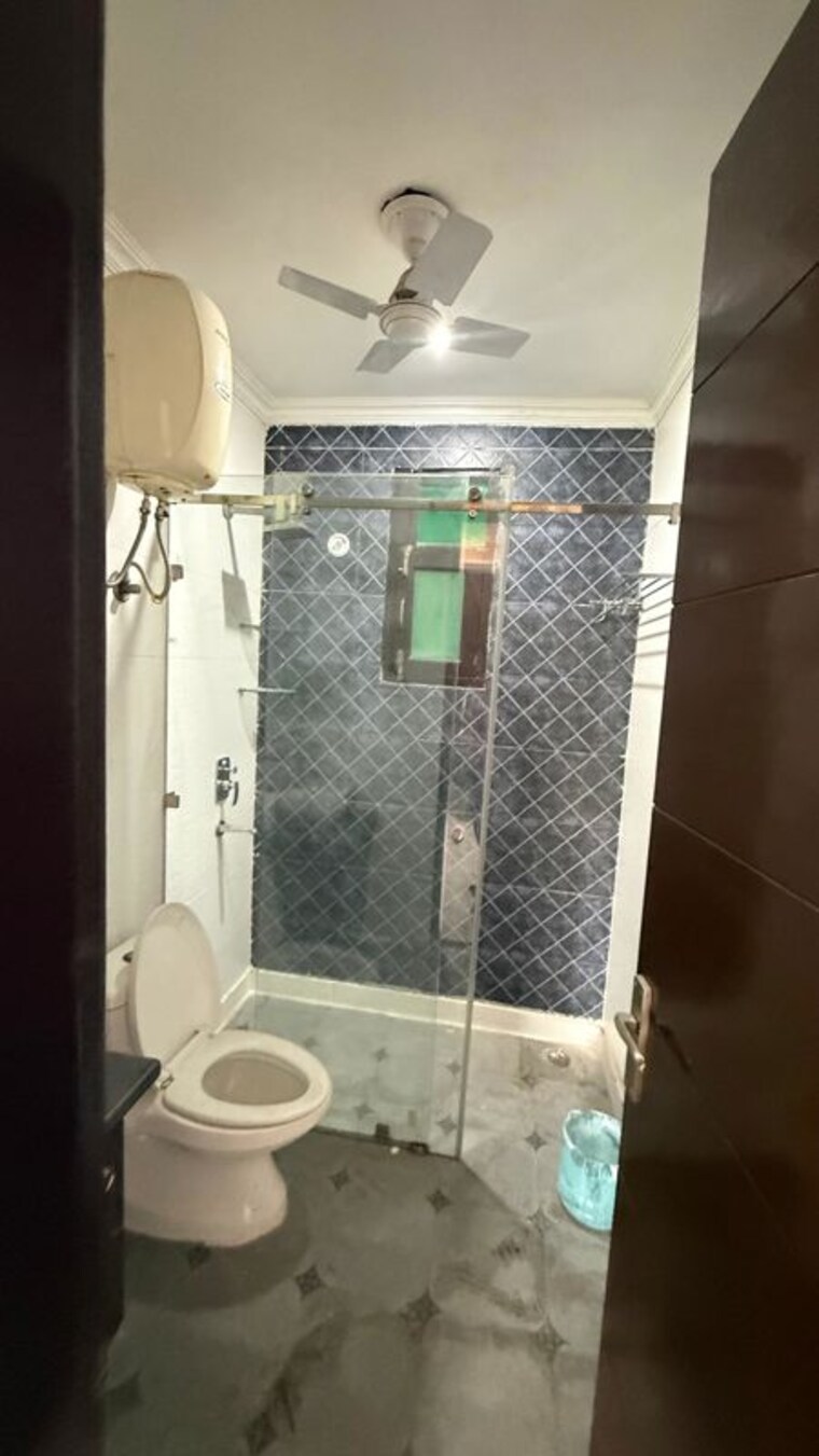 Bathroom, green fields colony 4 Bedroom 2500 Sq.Ft. Builder Floor In Green Fields Colony Faridabad 9910435