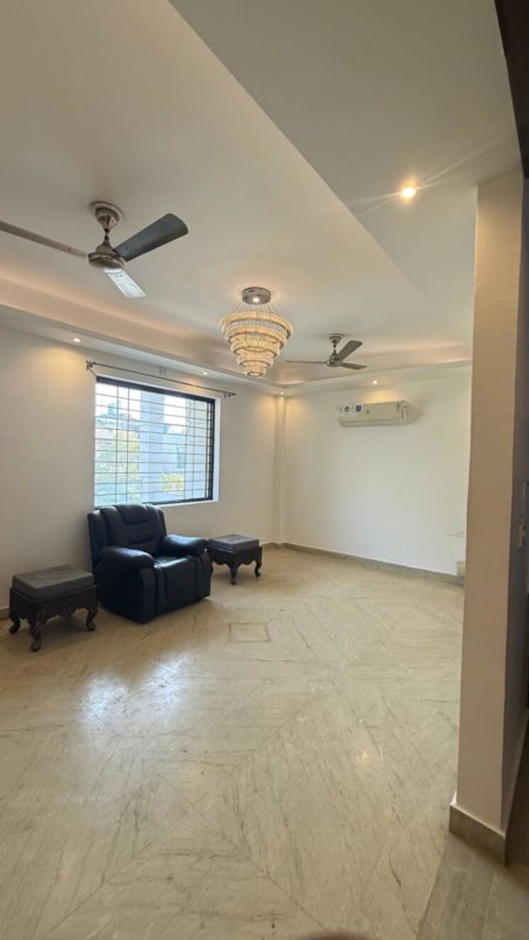 Living Room, green fields colony 4 Bedroom 2500 Sq.Ft. Builder Floor In Green Fields Colony Faridabad 9910435