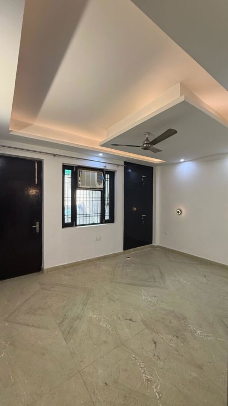 Room, green fields colony 4 Bedroom 2500 Sq.Ft. Builder Floor In Green Fields Colony Faridabad 9910435