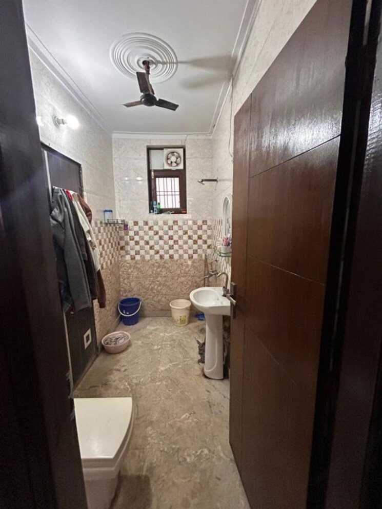 Bathroom, green fields colony 3 Bedroom 2450 Sq.Ft. Builder Floor In Green Fields Colony Faridabad 9911043