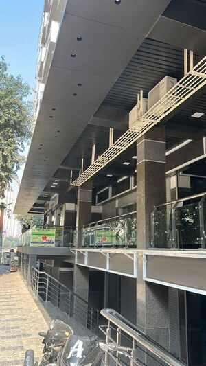  Shop For Sale in New Friends Colony, Sanjay Nagar