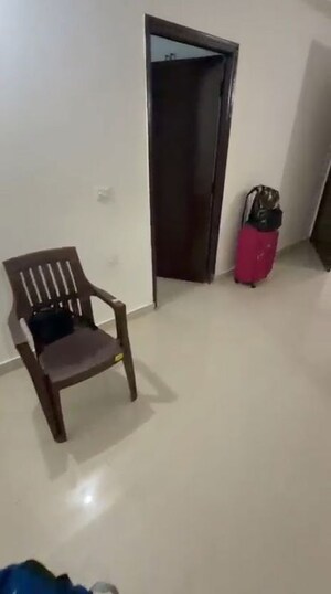 Furnished Amenities in 3 BHK Apartment at Amrapali Crystal Homes, Sector 76 – for Rent