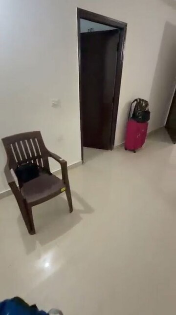 Furnished Amenities in 3 BHK Apartment at Amrapali Crystal Homes, Sector 76 – for Rent