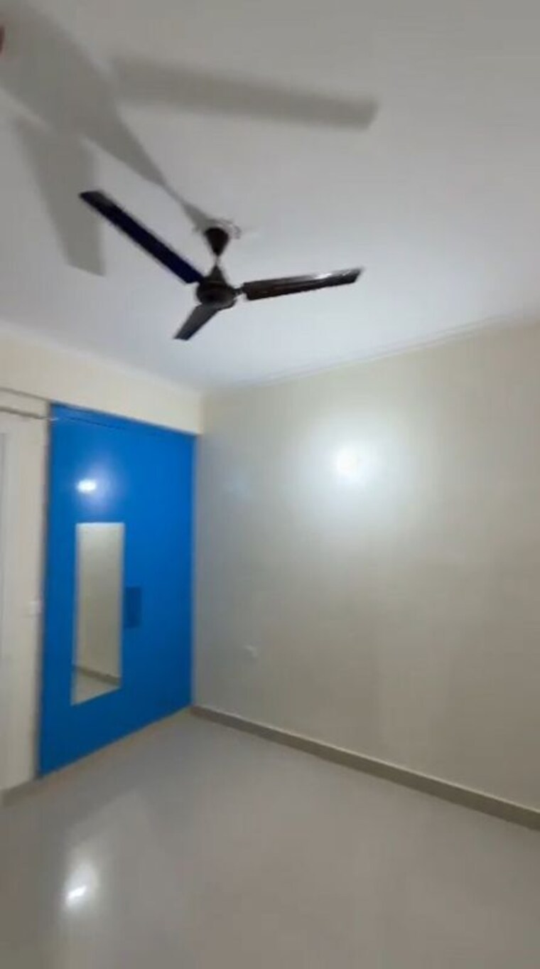 Room, amrapali-crystal-homes 3 Bedroom 1375 Sq.Ft. Apartment In Sector 76 Noida 9911064