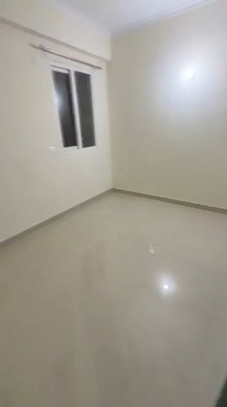 Room, amrapali-crystal-homes 3 Bedroom 1375 Sq.Ft. Apartment In Sector 76 Noida 9911064