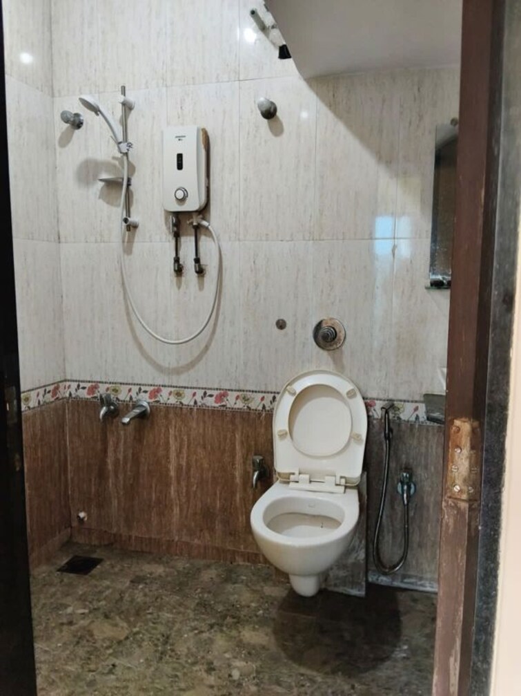 Bathroom, vakola Pg For Girls In Vakola 9911080