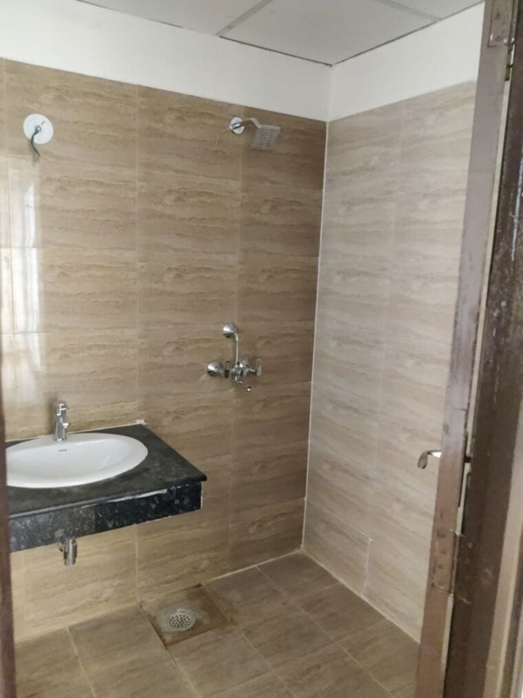 Bathroom, amrapali-crystal-homes 3 Bedroom 1375 Sq.Ft. Apartment In Sector 76 Noida 9911086