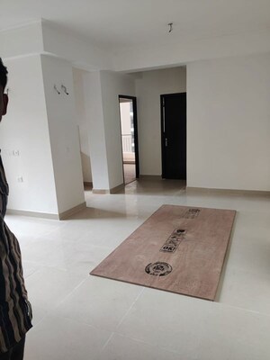 Room in 3 BHK Apartment at Amrapali Crystal Homes, Sector 76 – for Rent