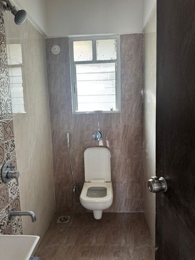 Bathroom, karan-ceto 1 Bedroom 650 Sq.Ft. Apartment In Wadgaon Sheri Pune 9911092