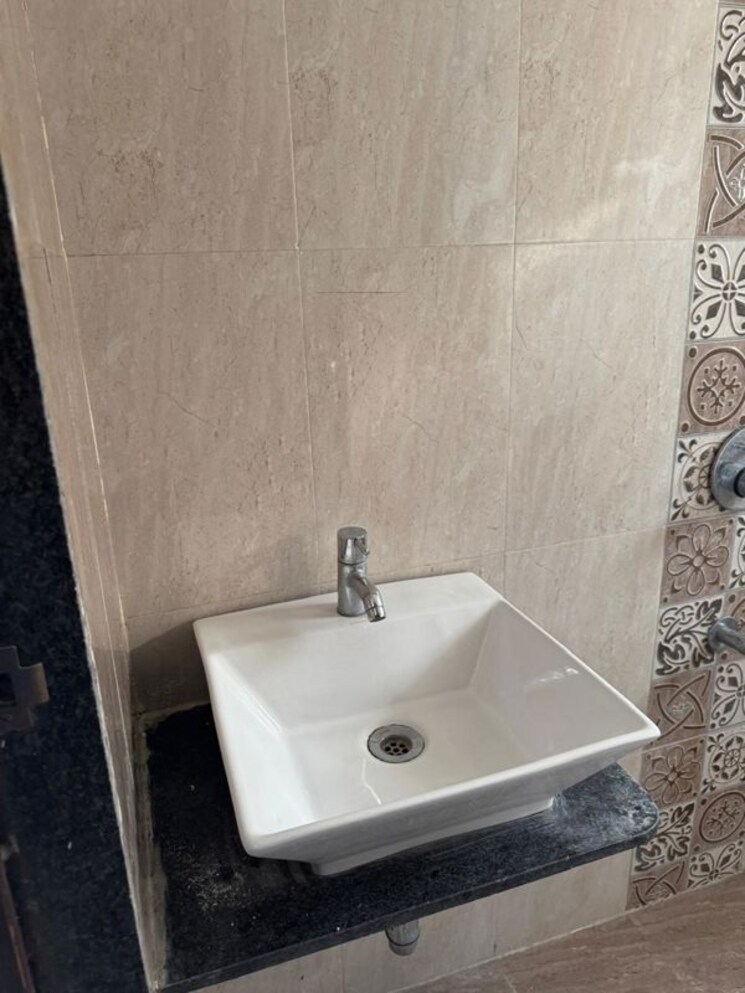 Bathroom, karan-ceto 1 Bedroom 650 Sq.Ft. Apartment In Wadgaon Sheri Pune 9911092