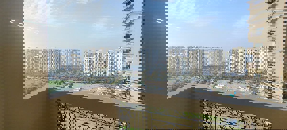 2 BHK + Study Room Apartment For Rent in Supertech The Romano