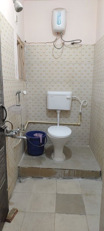 Bathroom in 1 BHK Builder Floor at Jeevan Bima Nagar – for Rent