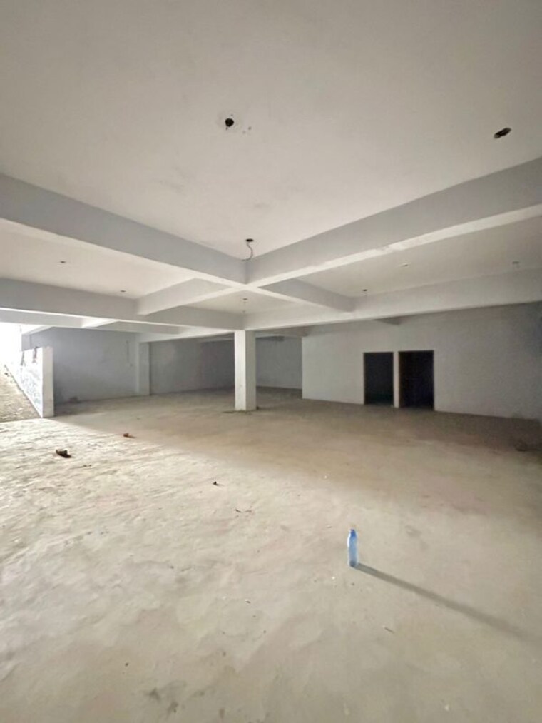 Room, kamta Commercial Office Space 1650 Sq.Ft. In Kamta Lucknow 9911107