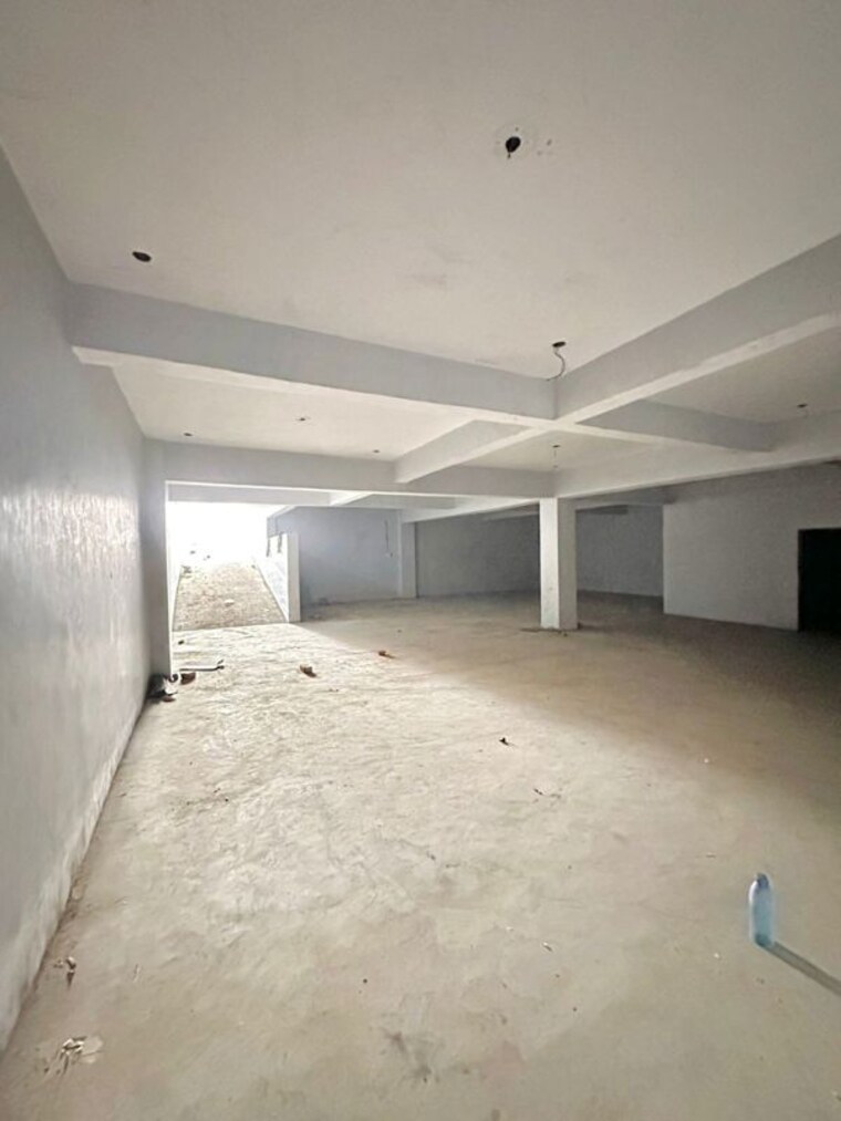 Room, kamta Commercial Office Space 1650 Sq.Ft. In Kamta Lucknow 9911107